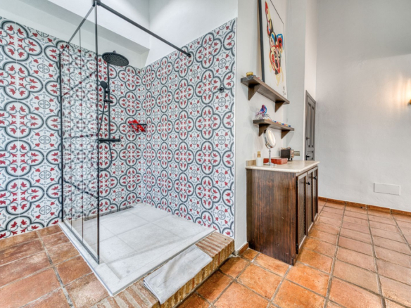 Villa for sale in Casares