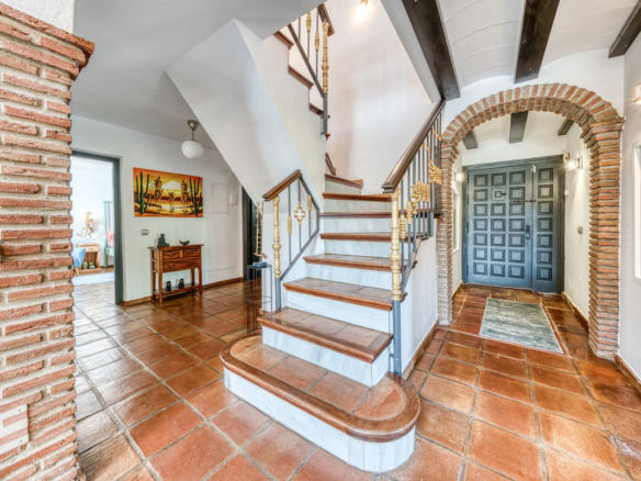 Villa for sale in Casares
