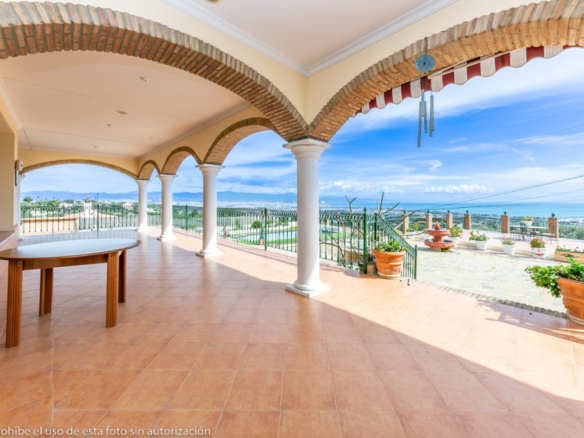 Villa for sale in Churriana