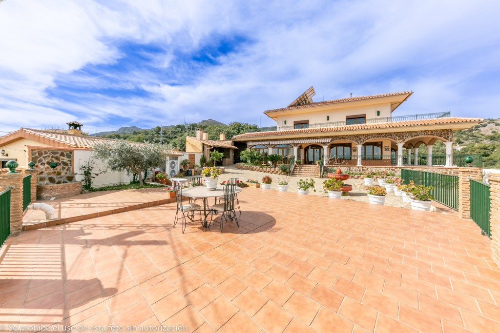 Villa for sale in Churriana