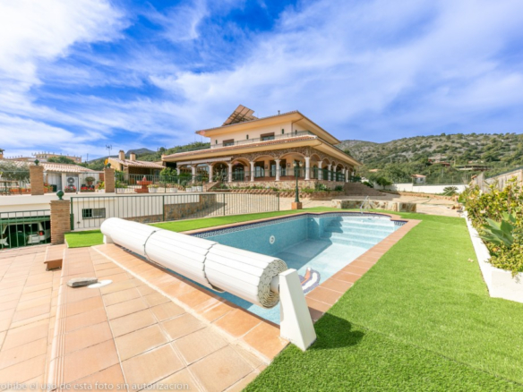 Villa for sale in Churriana