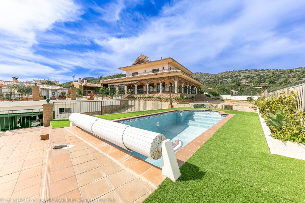 Villa for sale in Churriana