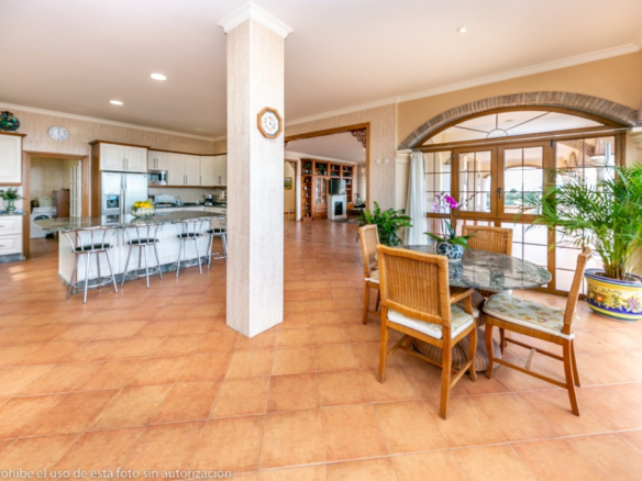 Villa for sale in Churriana