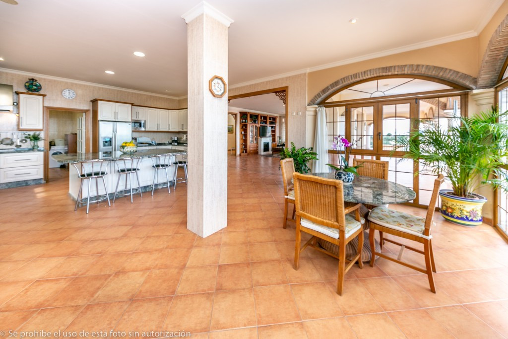 Villa for sale in Churriana