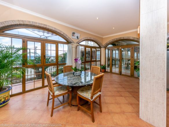 Villa for sale in Churriana
