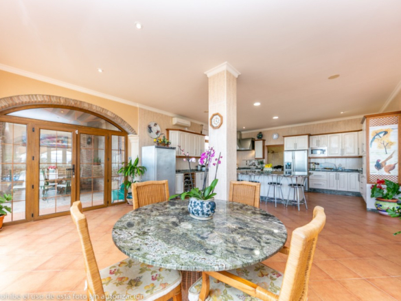 Villa for sale in Churriana