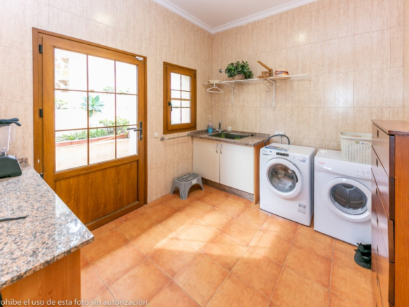 Villa for sale in Churriana