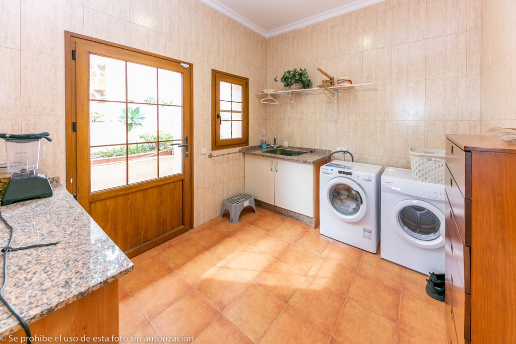 Villa for sale in Churriana