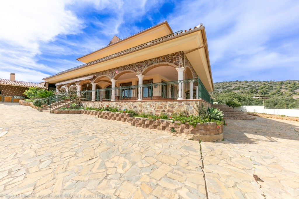 Villa for sale in Churriana