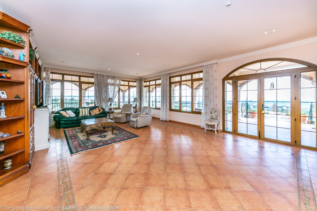 Villa for sale in Churriana