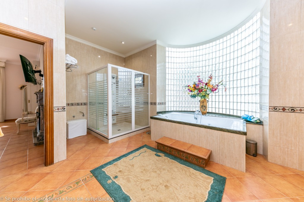 Villa for sale in Churriana