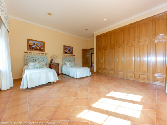 Villa for sale in Churriana