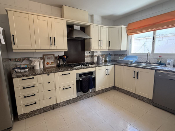 Villa for sale in Coín