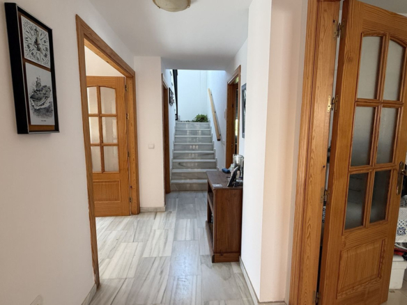 Villa for sale in Coín