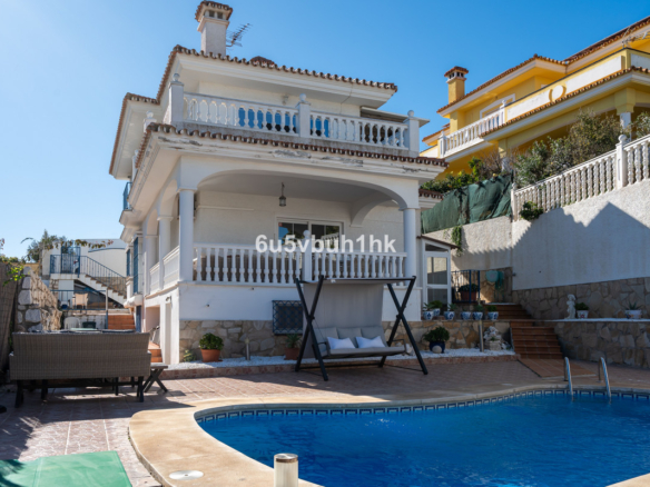 Villa for sale in Fuengirola