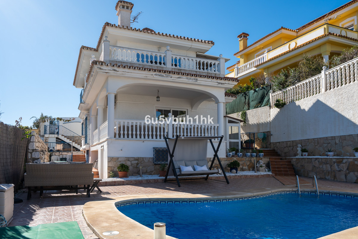 Villa for sale in Fuengirola