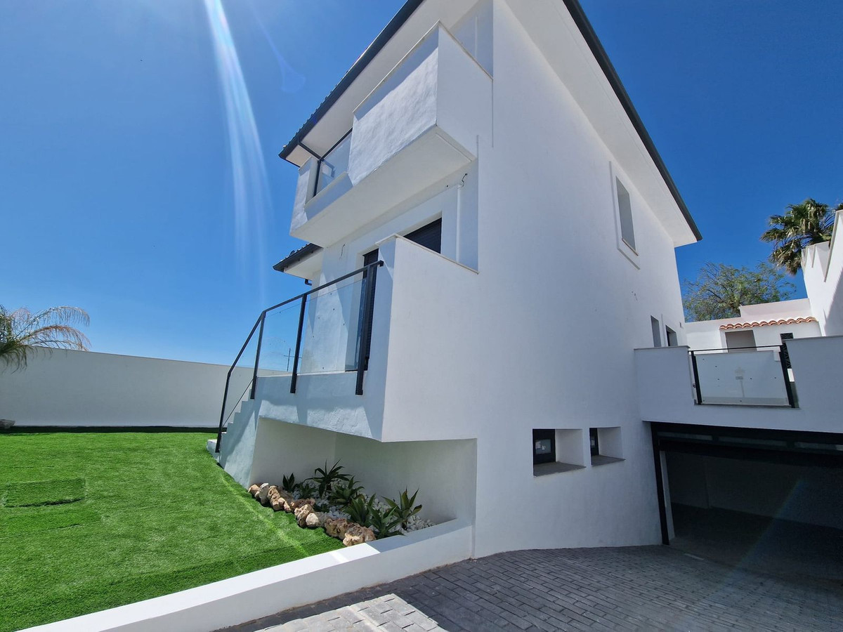 Villa for sale in Manilva