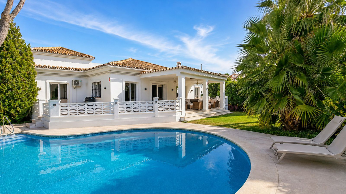 Villa-in-Marbella-Ref-R5452084 Villa for sale in Marbella