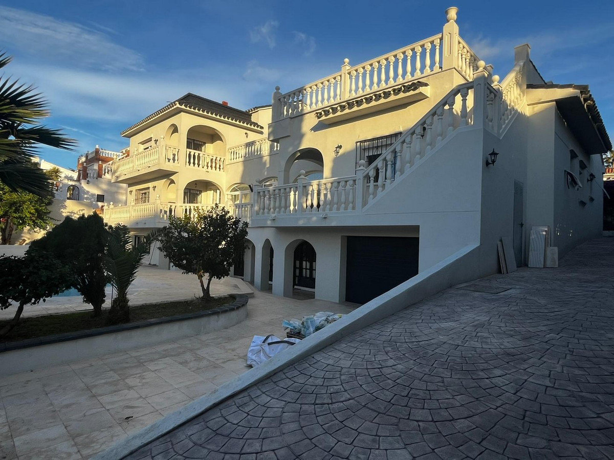 Villa for sale in Mijas