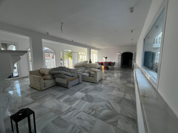 Villa for sale in Mijas