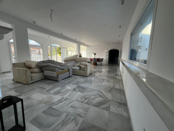 Villa for sale in Mijas
