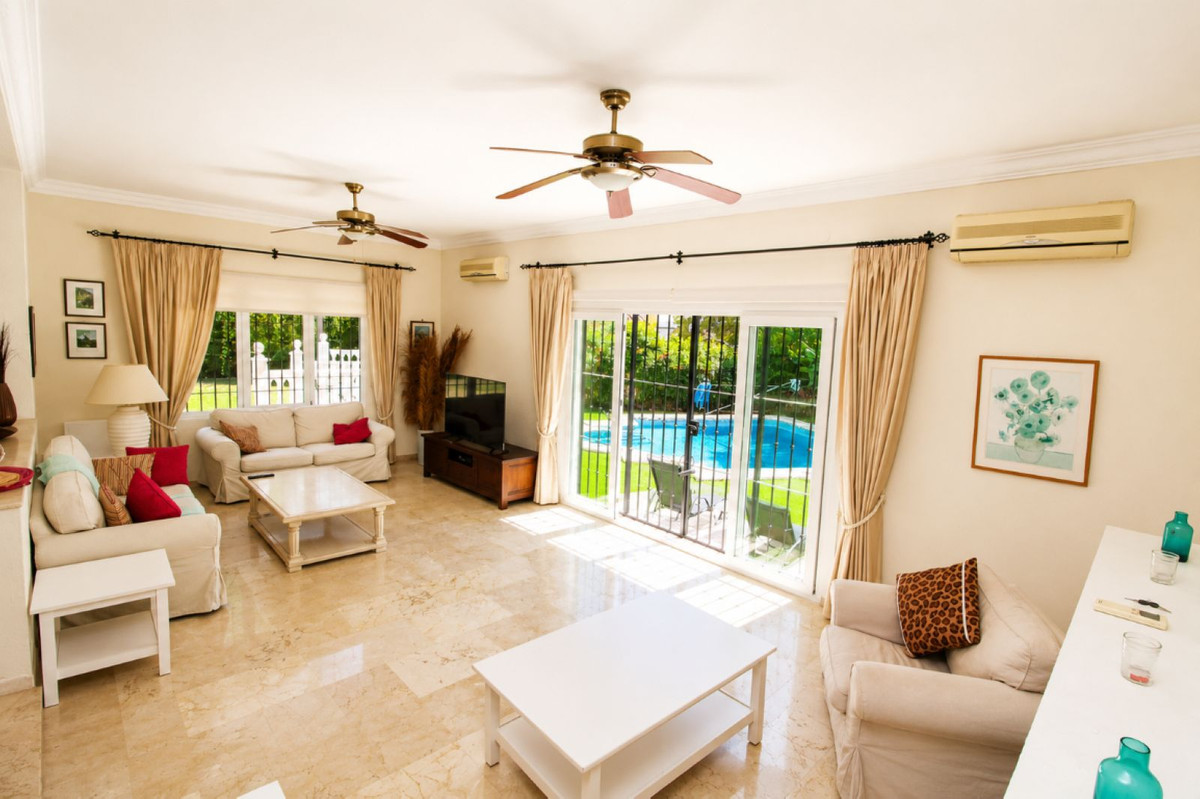 Villa for sale in Mijas