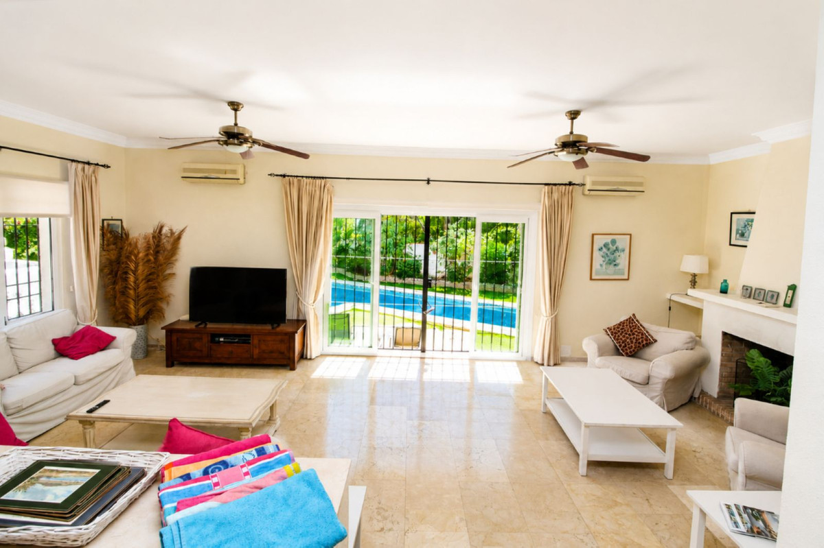 Villa for sale in Mijas