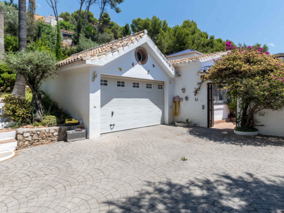Villa for sale in Mijas
