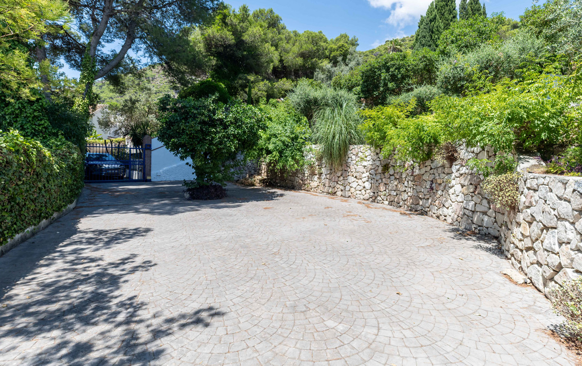 Villa for sale in Mijas