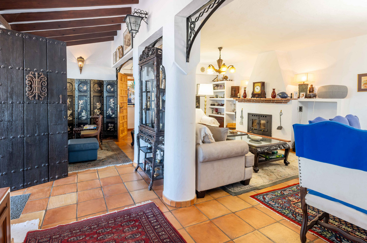 Villa for sale in Mijas