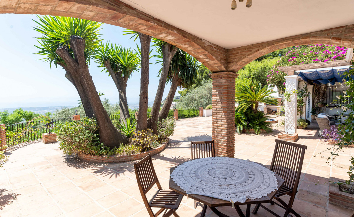 Villa for sale in Mijas