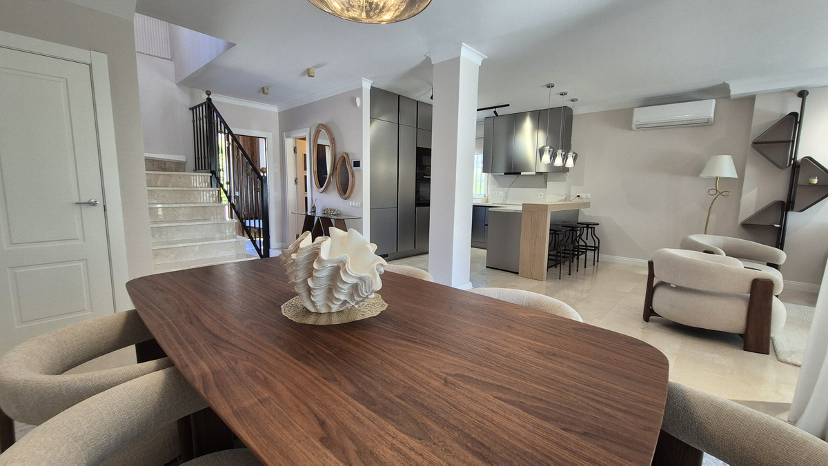 Villa for sale in Mijas