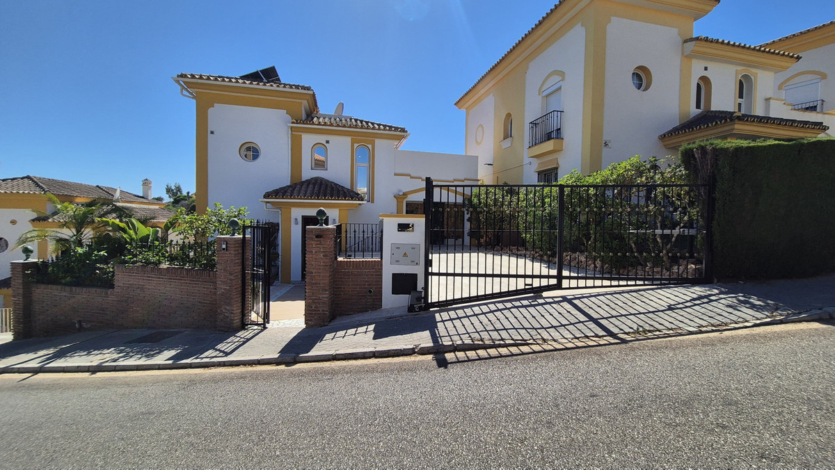 Villa for sale in Mijas