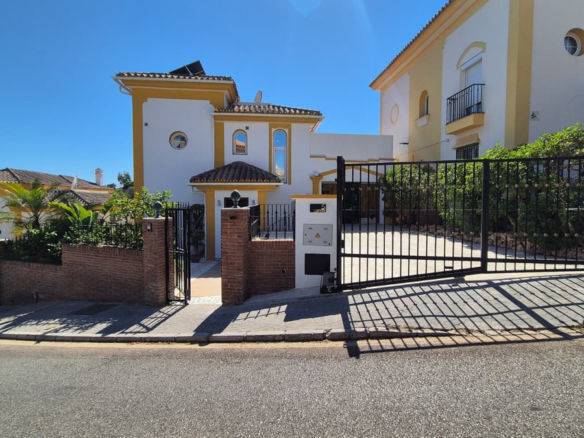 Villa for sale in Mijas
