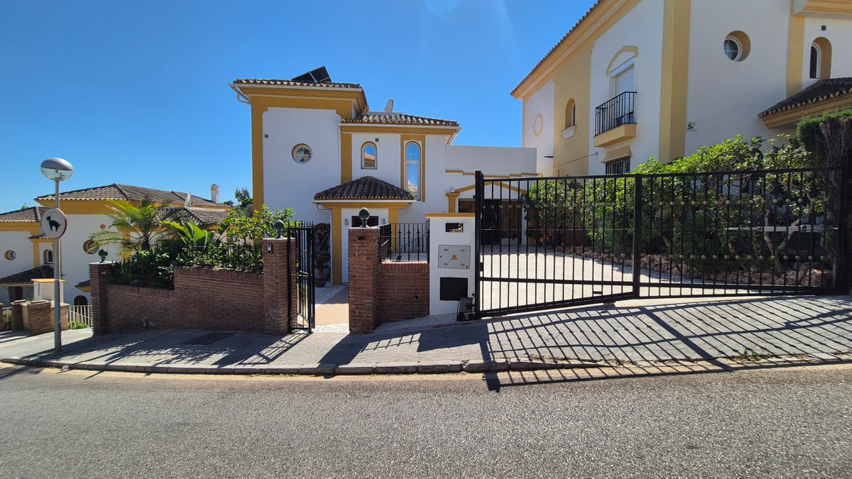 Villa for sale in Mijas