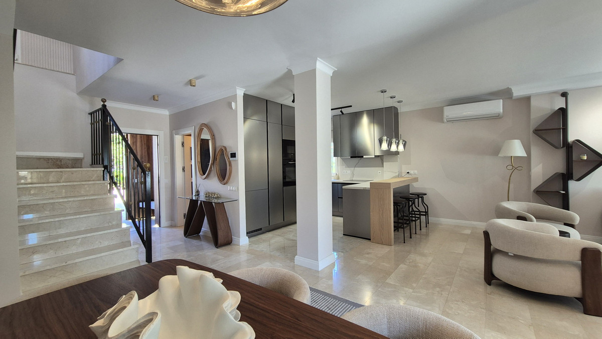 Villa for sale in Mijas