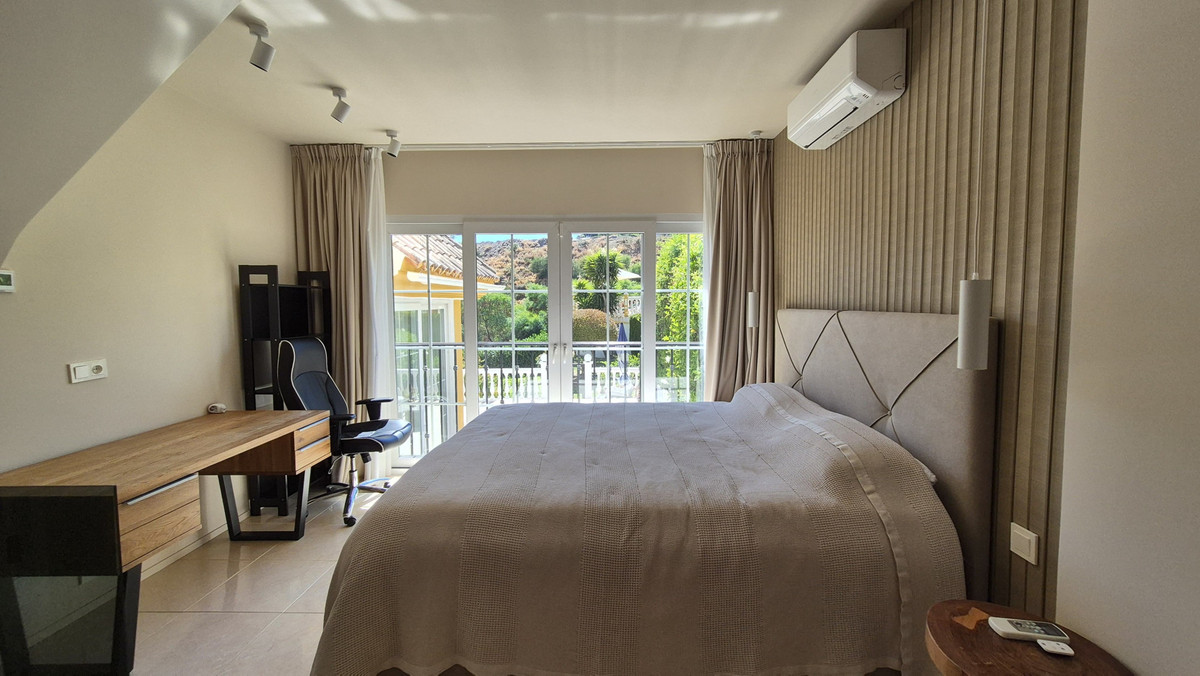 Villa for sale in Mijas
