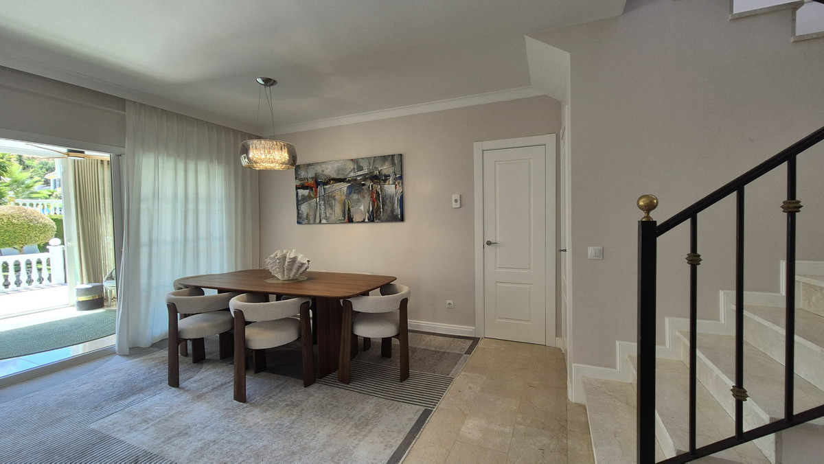 Villa for sale in Mijas