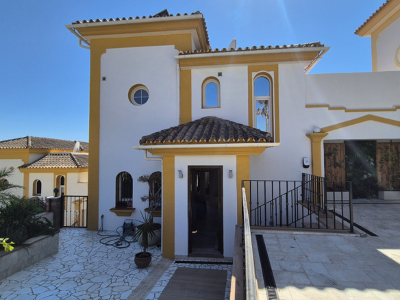Villa for sale in Mijas