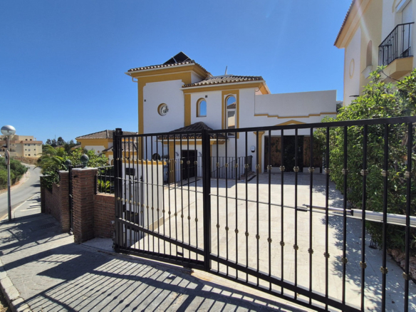 Villa for sale in Mijas