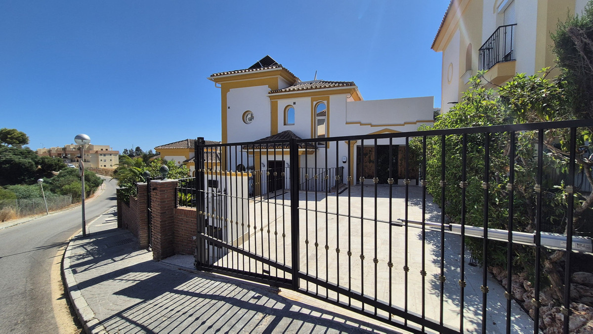 Villa for sale in Mijas