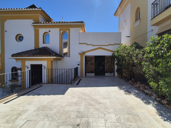 Villa for sale in Mijas