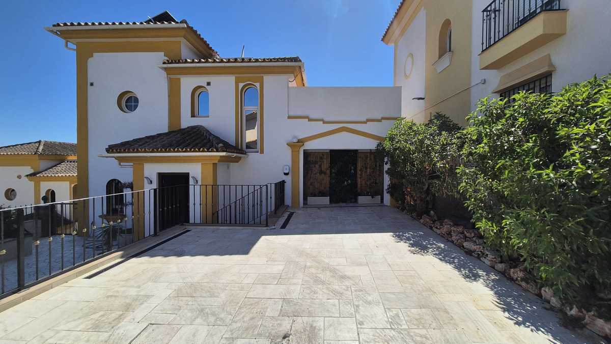 Villa for sale in Mijas