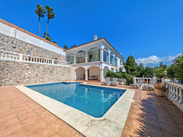 Villa for sale in Mijas