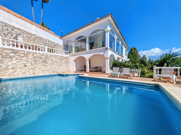 Villa for sale in Mijas