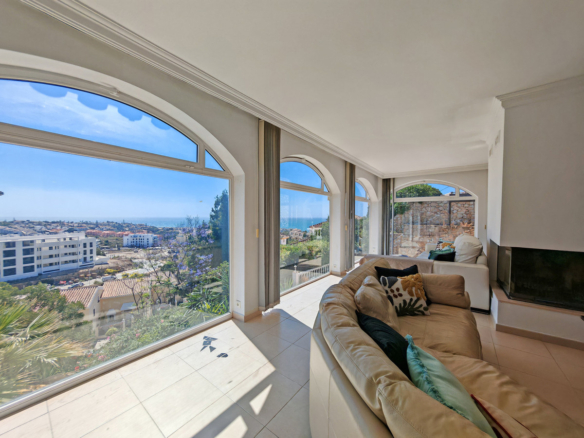 Villa for sale in Mijas