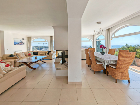Villa for sale in Mijas