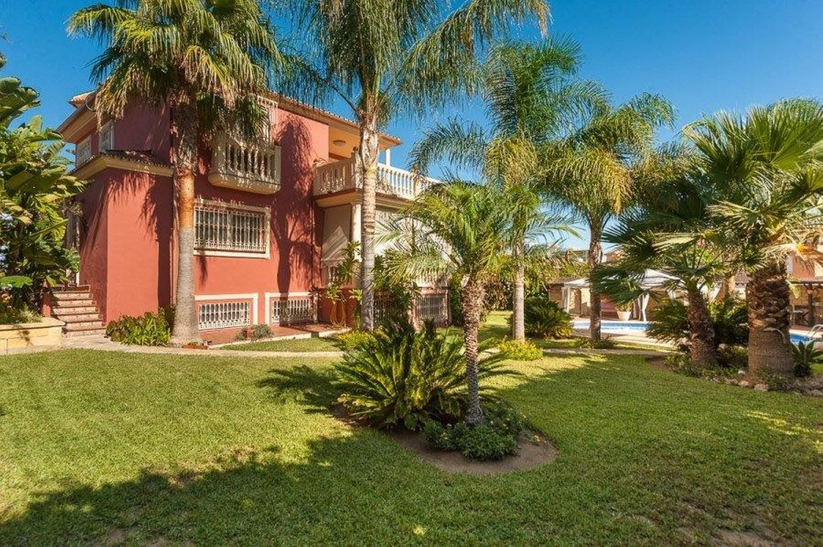 Villa for sale in Torremolinos