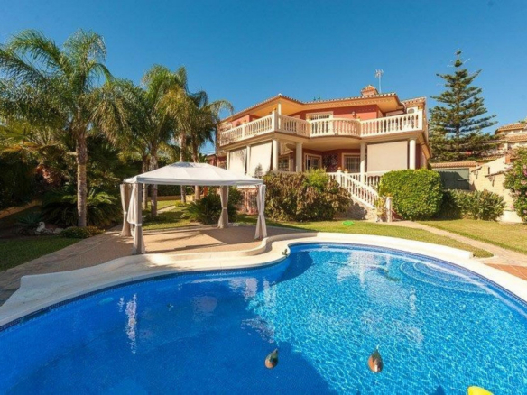 Villa for sale in Torremolinos