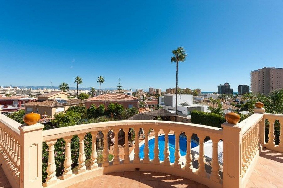 Villa for sale in Torremolinos